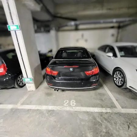 Superbe Juan-les-pins, Parking شقة